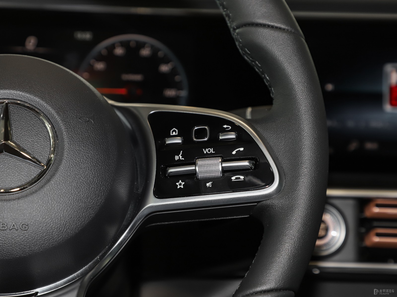 奔馳EQC 2021款 EQC 350 4MATIC內飾 科技與豪華的完美融合，打造移動智能家居體驗